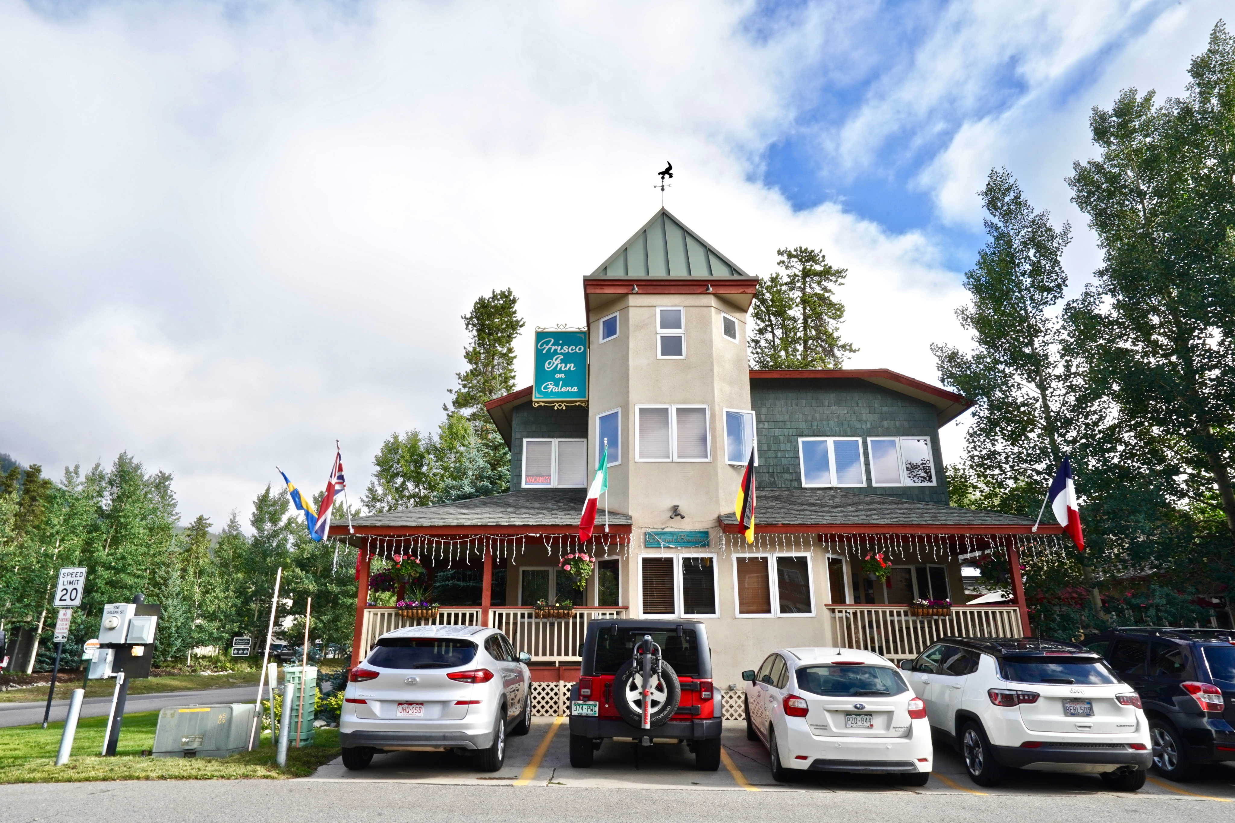 photos of frisco inn exterior