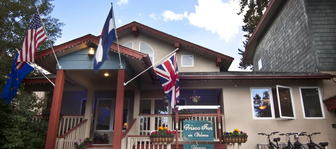 exterior of frisco inn on galena