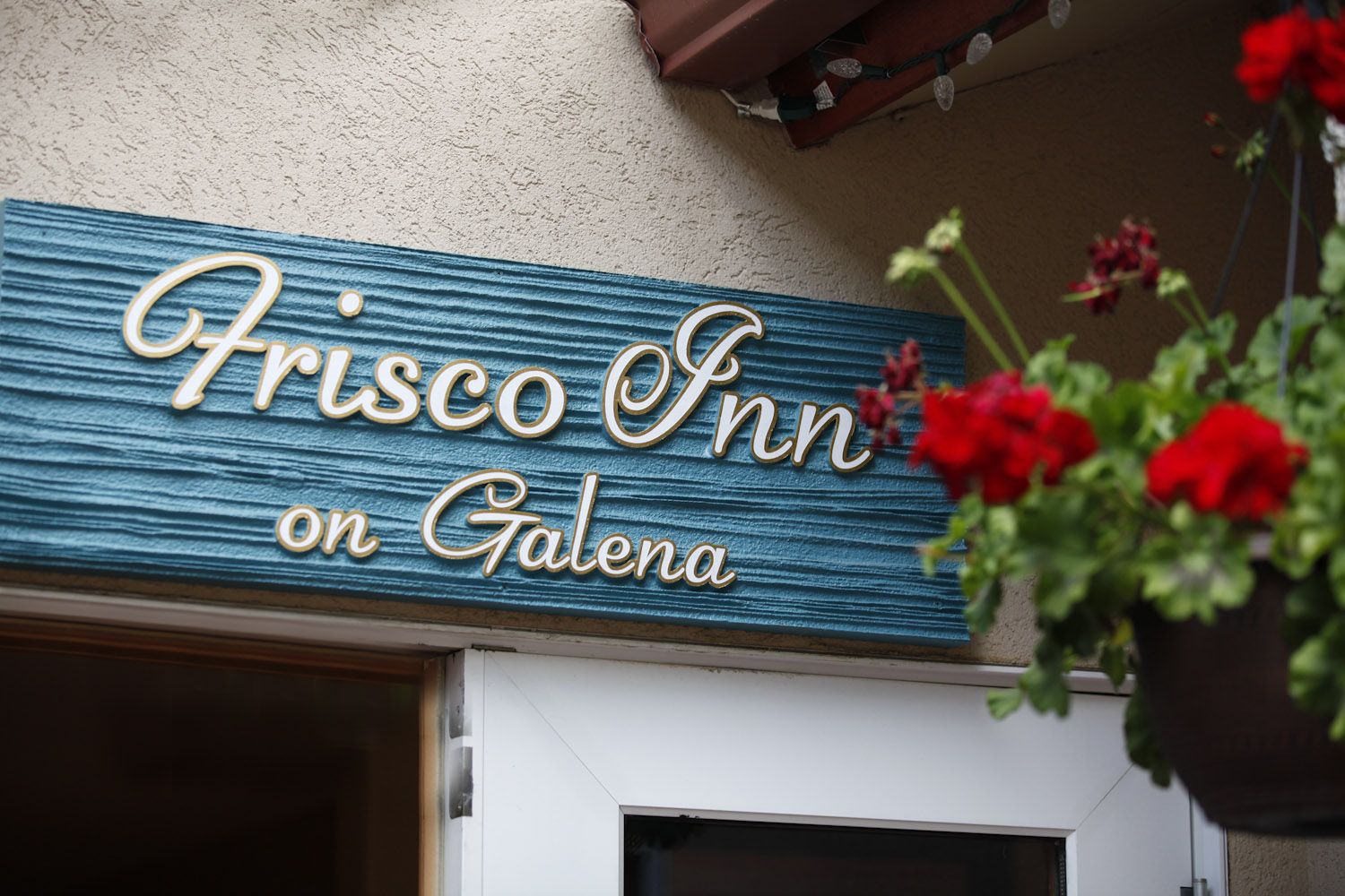 frisco inn on galena exterior sign