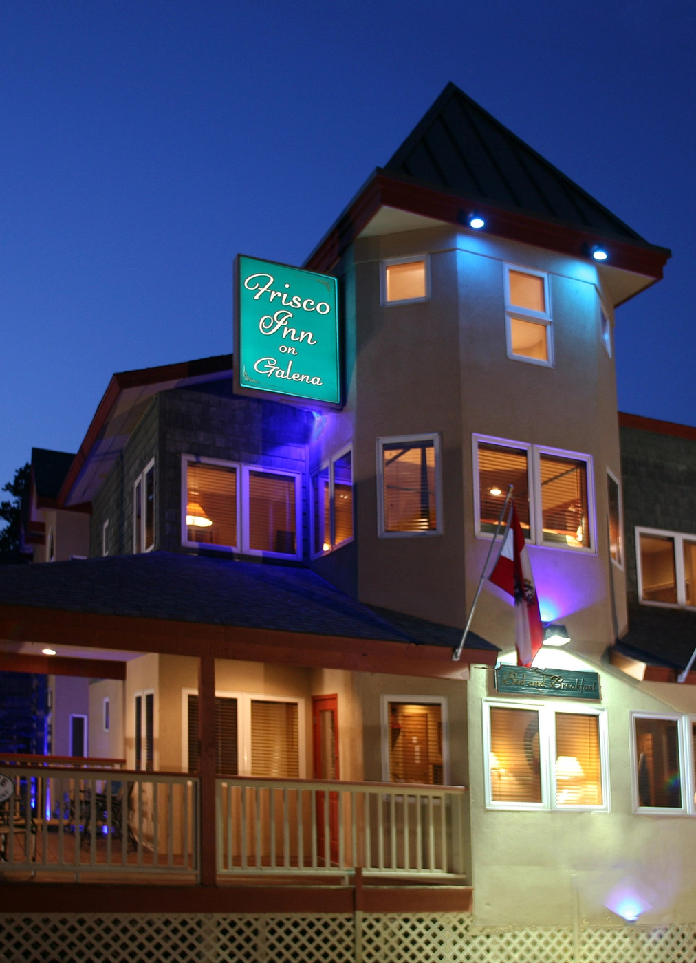High-quality lodging accommodations in Frisco, Colorado, ideal for mountain vacations, ski trips, and outdoor adventures.