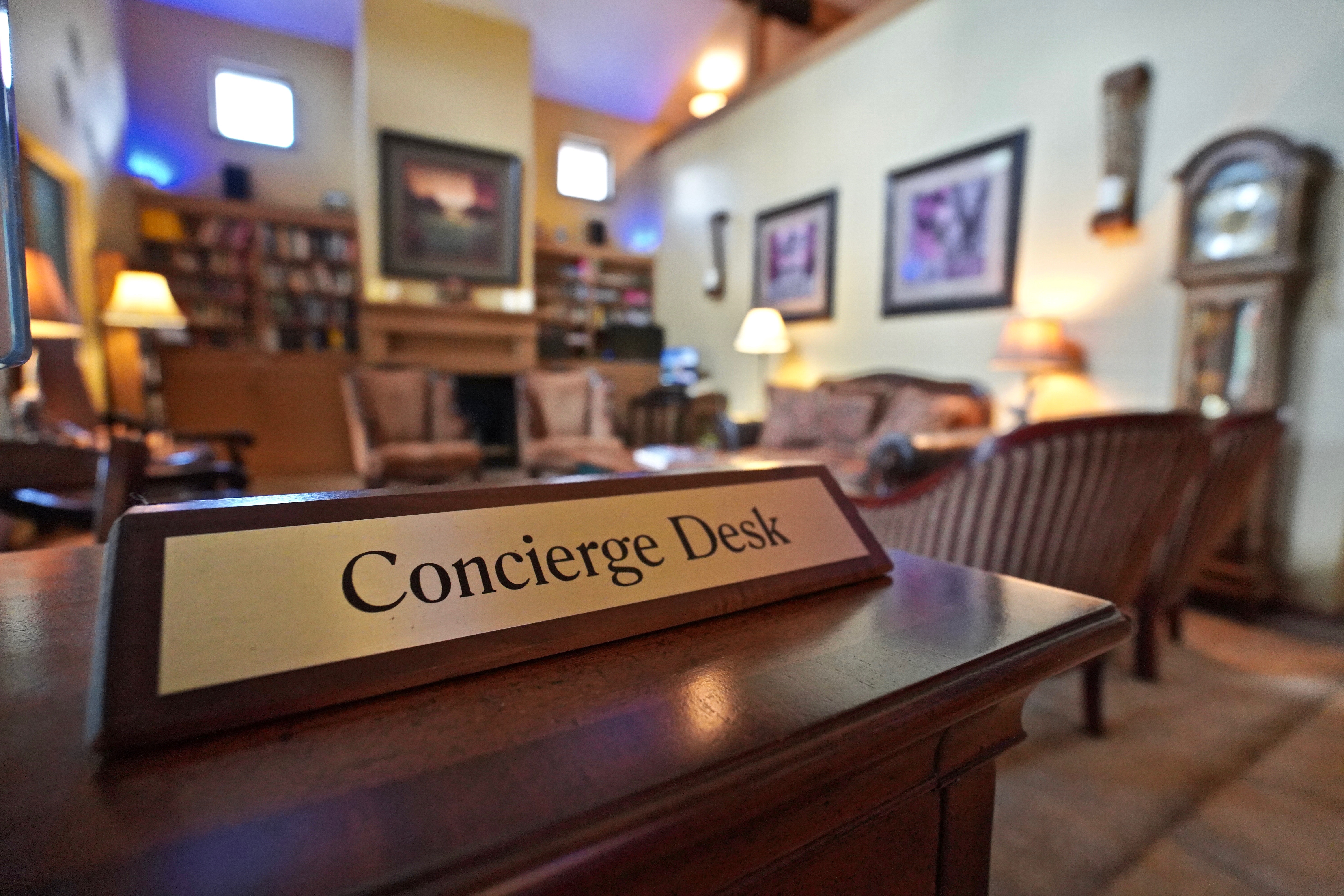 friso inn concierge desk