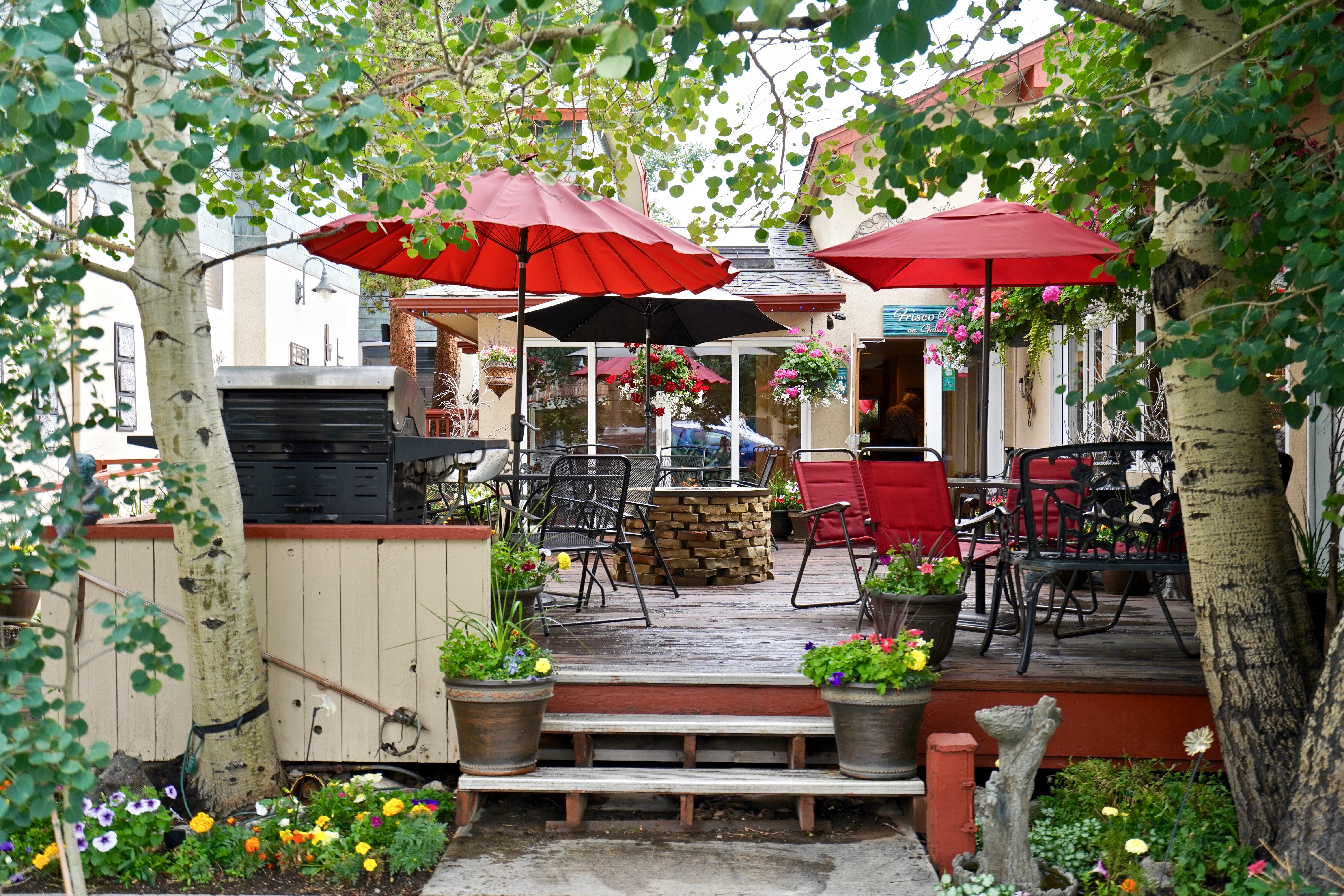 frisco inn on galena outdoor area